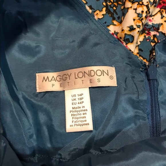 Adorable Floral Dress 🌺 - Picture 3 of 5